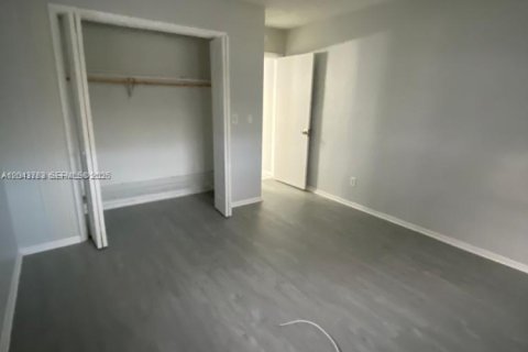 Villa ou maison à louer à Lauderhill, Floride: 2 chambres, 83.61 m2 № 2271140 - photo 11