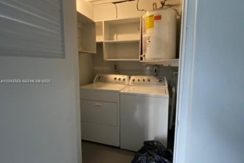 Villa ou maison à louer à Lauderhill, Floride: 2 chambres, 83.61 m2 № 2271140 - photo 12
