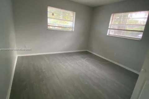 Villa ou maison à louer à Lauderhill, Floride: 2 chambres, 83.61 m2 № 2271140 - photo 9