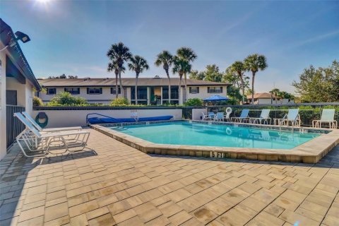 Condo in Port Charlotte, Florida, 2 bedrooms № 2218447 - photo 2