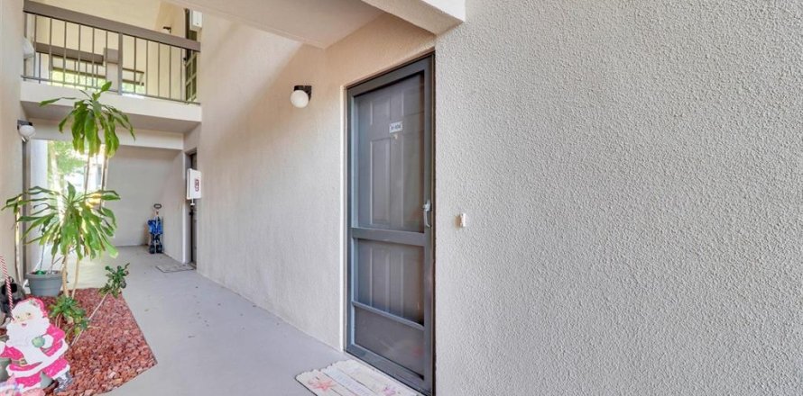 Condo in Port Charlotte, Florida, 2 bedrooms № 2218447