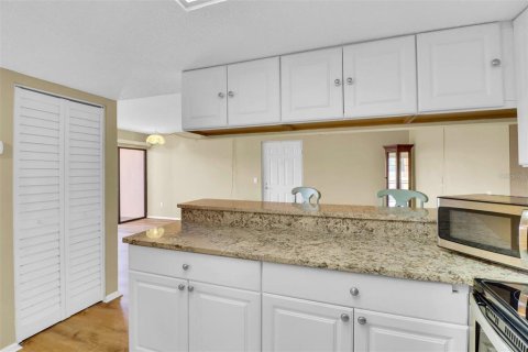 Condo in Port Charlotte, Florida, 2 bedrooms № 2218447 - photo 16