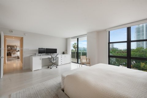 Condominio en venta en Miami Beach, Florida, 3 dormitorios, 221.85 m2 № 2076312 - foto 16