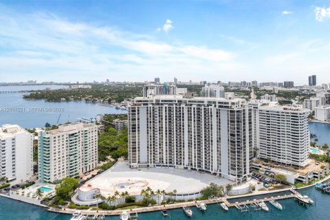 Condominio en venta en Miami Beach, Florida, 3 dormitorios, 221.85 m2 № 2076312 - foto 27