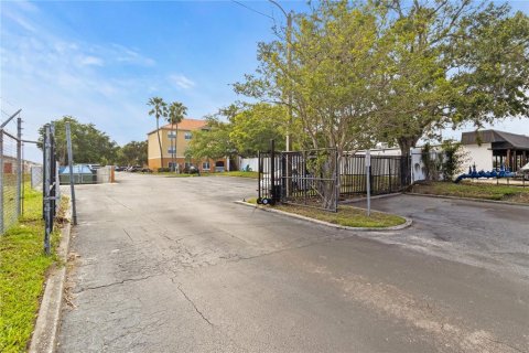 Condo in Seminole, Florida, 2 bedrooms  № 1690966 - photo 25