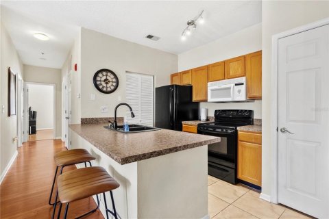 Condo in Seminole, Florida, 2 bedrooms  № 1690966 - photo 9