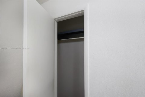 Купить кондоминиум в Майами, Флорида 2 спальни, 60.39м2, № 1958519 - фото 10