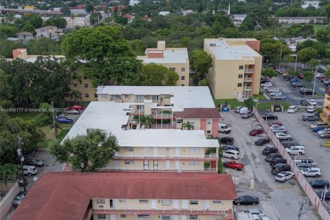 Купить кондоминиум в Майами, Флорида 2 спальни, 60.39м2, № 1958519 - фото 1