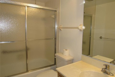 Condo in Port Charlotte, Florida, 2 bedrooms  № 2213790 - photo 17