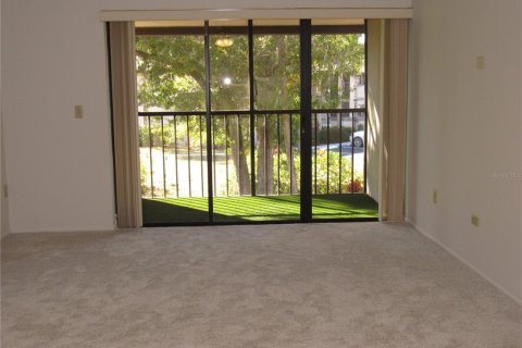 Condo in Port Charlotte, Florida, 2 bedrooms  № 2213790 - photo 5