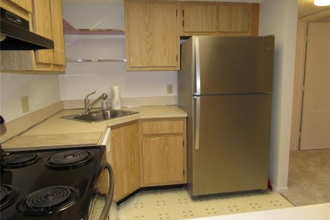 Condo in Port Charlotte, Florida, 2 bedrooms  № 2213790 - photo 9