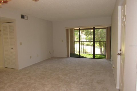 Condo in Port Charlotte, Florida, 2 bedrooms  № 2213790 - photo 3