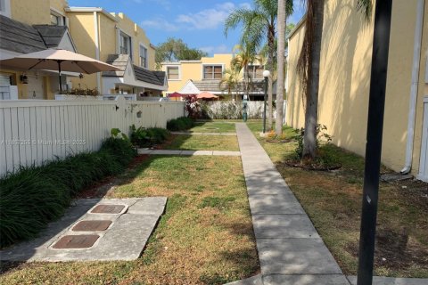 Снять в аренду кондоминиум в Майами, Флорида 2 спальни, 92.9м2, № 1881636 - фото 28