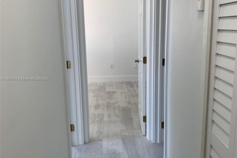 Снять в аренду кондоминиум в Майами, Флорида 2 спальни, 92.9м2, № 1881636 - фото 11