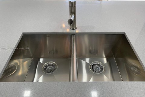 Снять в аренду кондоминиум в Майами, Флорида 2 спальни, 92.9м2, № 1881636 - фото 22