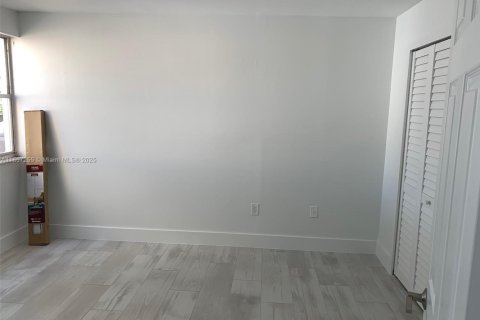 Снять в аренду кондоминиум в Майами, Флорида 2 спальни, 92.9м2, № 1881636 - фото 9