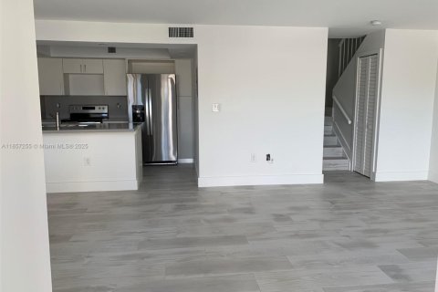 Снять в аренду кондоминиум в Майами, Флорида 2 спальни, 92.9м2, № 1881636 - фото 2