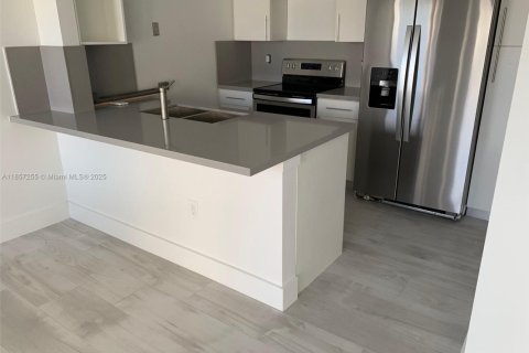Снять в аренду кондоминиум в Майами, Флорида 2 спальни, 92.9м2, № 1881636 - фото 3