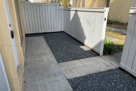 Снять в аренду кондоминиум в Майами, Флорида 2 спальни, 92.9м2, № 1881636 - фото 25