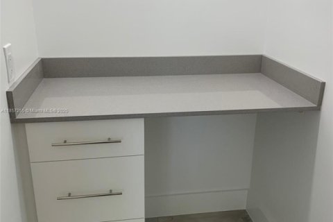 Снять в аренду кондоминиум в Майами, Флорида 2 спальни, 92.9м2, № 1881636 - фото 17