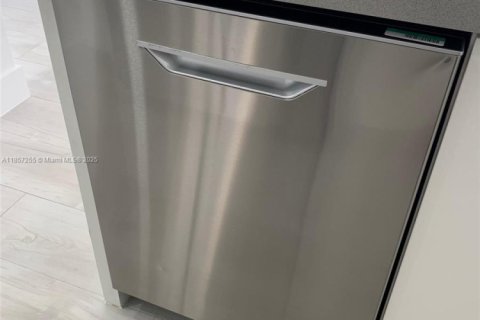 Снять в аренду кондоминиум в Майами, Флорида 2 спальни, 92.9м2, № 1881636 - фото 23