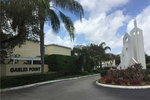 Снять в аренду кондоминиум в Майами, Флорида 2 спальни, 92.9м2, № 1881636 - фото 1