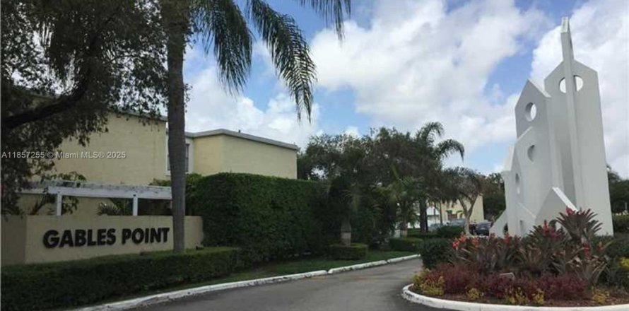 Кондоминиум с 2 спальнями в Майами, Флорида № 1881636