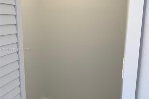Снять в аренду кондоминиум в Майами, Флорида 2 спальни, 92.9м2, № 1881636 - фото 18