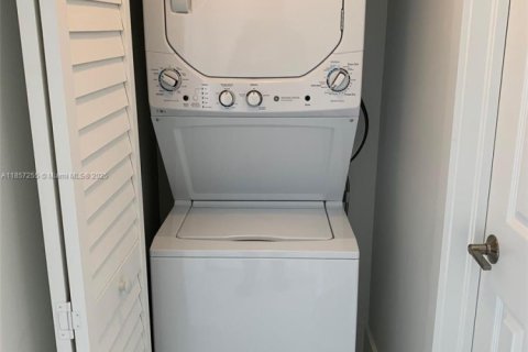 Снять в аренду кондоминиум в Майами, Флорида 2 спальни, 92.9м2, № 1881636 - фото 6