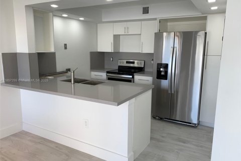 Снять в аренду кондоминиум в Майами, Флорида 2 спальни, 92.9м2, № 1881636 - фото 4