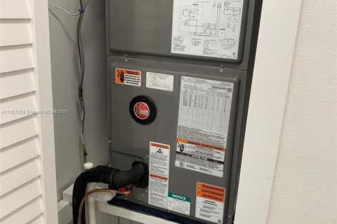 Снять в аренду кондоминиум в Майами, Флорида 2 спальни, 92.9м2, № 1881636 - фото 30