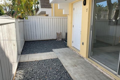 Снять в аренду кондоминиум в Майами, Флорида 2 спальни, 92.9м2, № 1881636 - фото 26