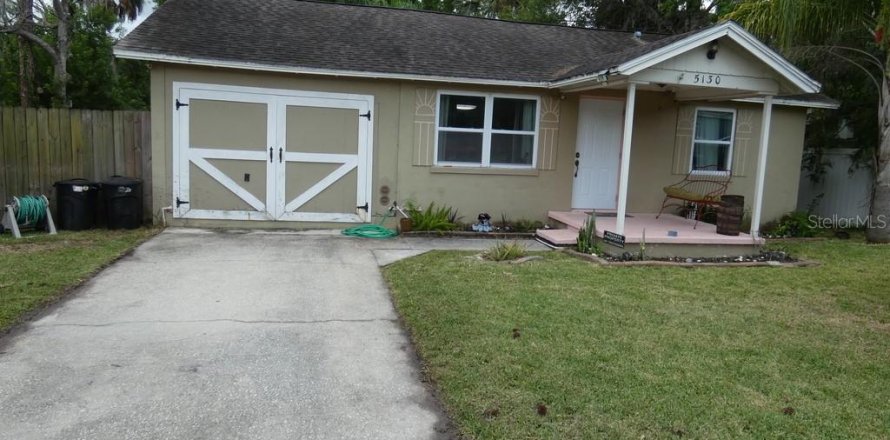 House in Port Richey, Florida 3 bedrooms, 107.12 sq.m. № 1830032