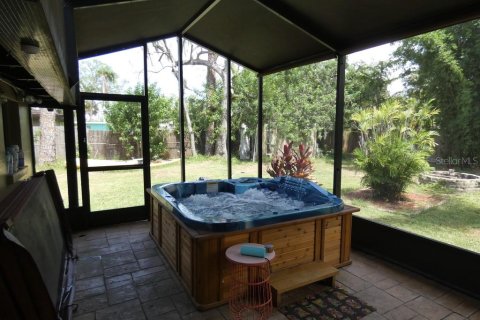 House in Port Richey, Florida 3 bedrooms, 107.12 sq.m. № 1830032 - photo 2