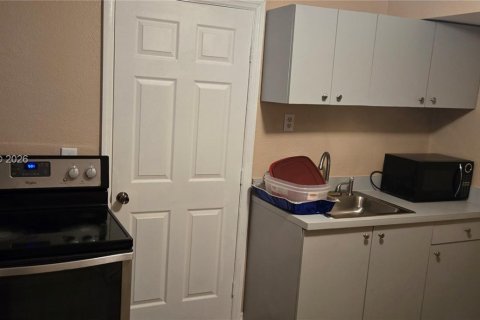 Снять в аренду коммерческую недвижимость в Форт-Лодердейл, Флорида 1 спальня, 170.85м2, № 2006053 - фото 3