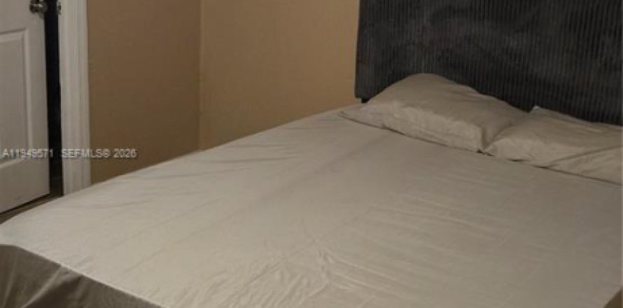 Коммерческая недвижимость в Форт-Лодердейл, Флорида 1 спальня, 170.85м2 № 2006053