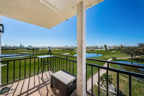 Condo in Saint Petersburg, Florida, 2 bedrooms  № 1550919 - photo 11