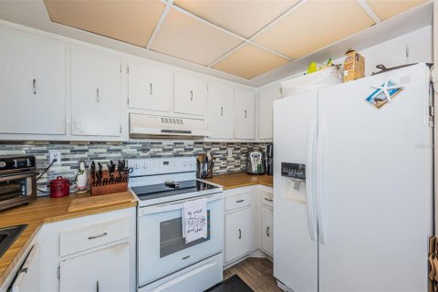 Condo in Saint Petersburg, Florida, 2 bedrooms  № 1550919 - photo 8