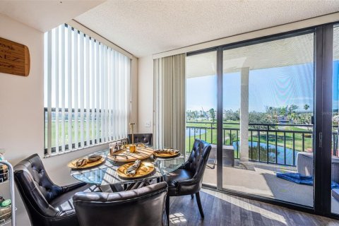 Condo in Saint Petersburg, Florida, 2 bedrooms  № 1550919 - photo 9