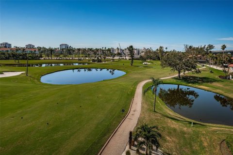 Condo in Saint Petersburg, Florida, 2 bedrooms  № 1550919 - photo 27
