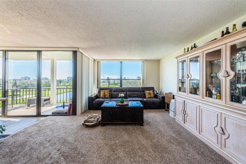 Condo in Saint Petersburg, Florida, 2 bedrooms  № 1550919 - photo 26