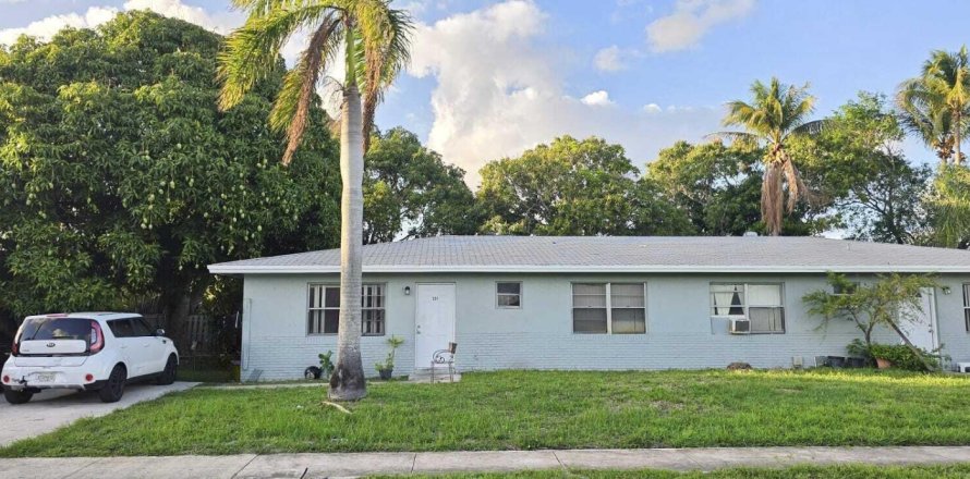 Immobilier commercial à Boynton Beach, Floride 157.93 m2 № 2147011