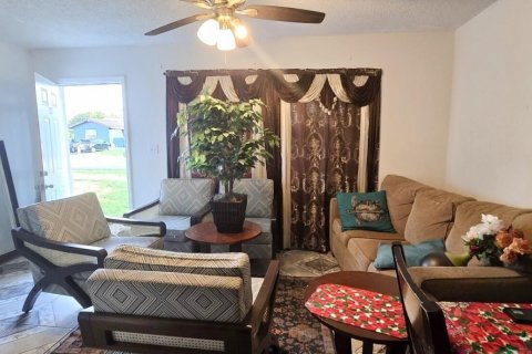 Immobilier commercial à vendre à Boynton Beach, Floride: 157.93 m2 № 2147011 - photo 4
