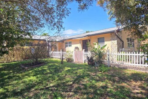 Снять в аренду квартиру в Дания-Бич, Флорида 51.1м2, № 2042803 - фото 10