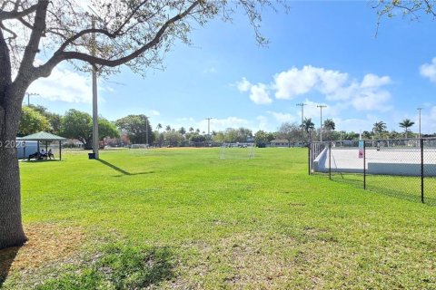 Снять в аренду квартиру в Дания-Бич, Флорида 51.1м2, № 2042803 - фото 15