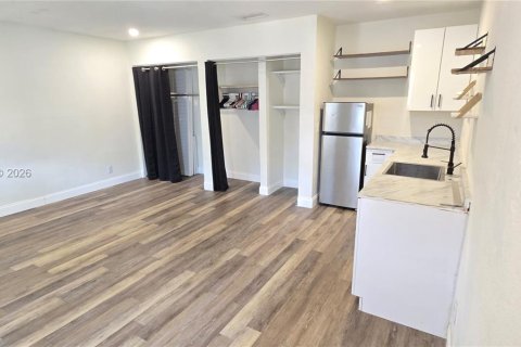 Снять в аренду квартиру в Дания-Бич, Флорида 51.1м2, № 2042803 - фото 3