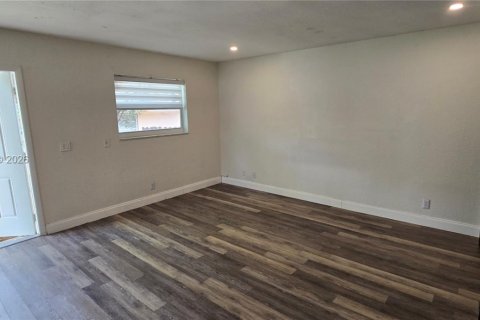 Снять в аренду квартиру в Дания-Бич, Флорида 51.1м2, № 2042803 - фото 4