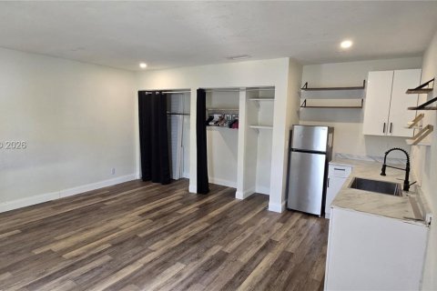 Снять в аренду квартиру в Дания-Бич, Флорида 51.1м2, № 2042803 - фото 2