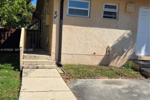 Снять в аренду квартиру в Дания-Бич, Флорида 51.1м2, № 2042803 - фото 12