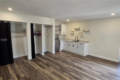 Студия в Дания-Бич, Флорида № 2042803